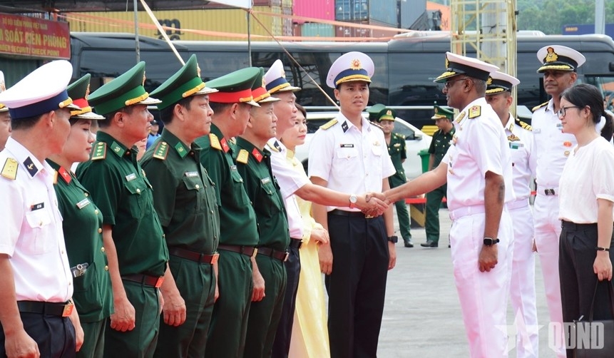 Indian Navy ship makes port call in Da Nang